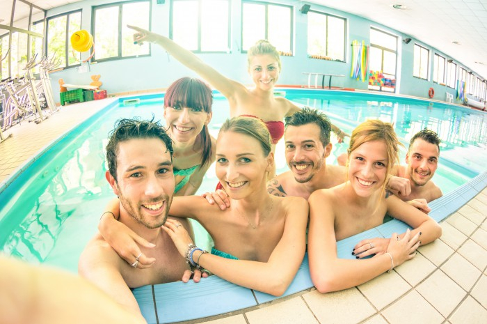 Un moment sympa à la piscine